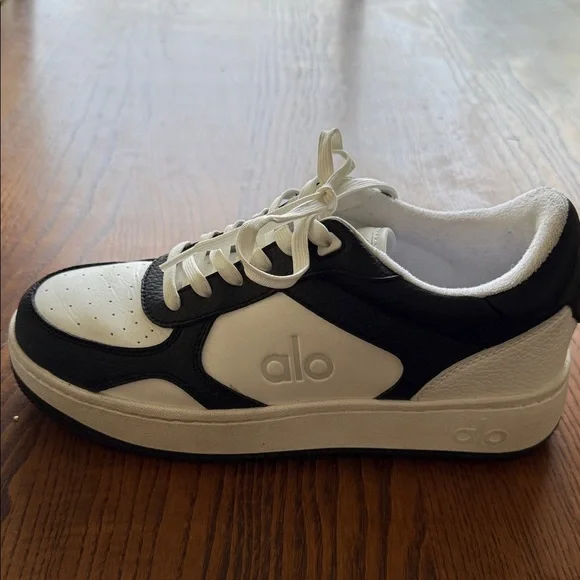 ALO Yoga Black and White Sneakers- Great condition - Picture 4 of 14